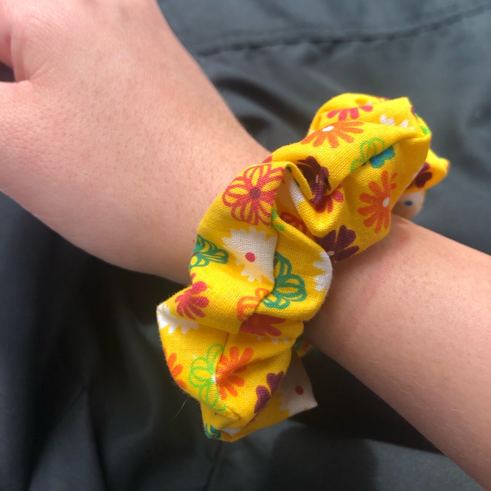 Scrunchie - Picture 3 of 7
